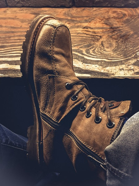wooden,wear,vintage,travel,style,shoe,person,man,leather shoes,leather,lace,footwear,foot,fashion,dirty,classic,brown,boots