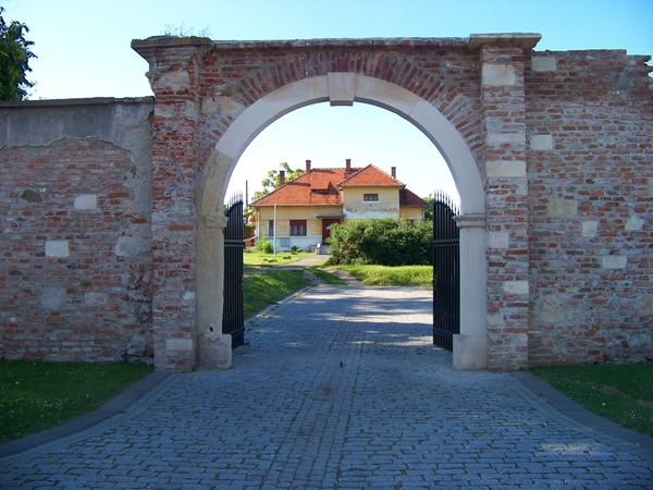 house,seen,brick gate,courtyard,sidewalk,villa,shadow,arch,entry,entrance
