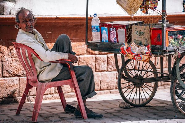 culture,woman,girl,portrait,face,woman,indium,old,hill,man,male,chair,cart,street food,street,market,stall,free images