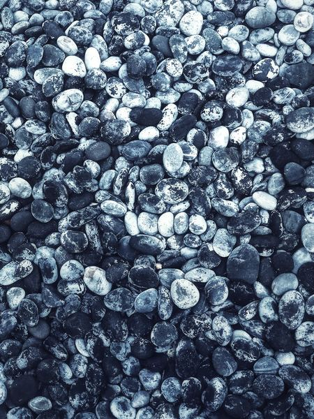 light,flower,summer,pattern,blue,green,other,light,blue,black and white,pebble,texture,stone,nature,pond,rock,water,cold,white,blue,minimal,public domain images