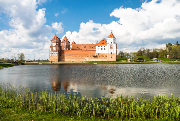 cc0,c2,castle,palace,architecture,building,old,landmark,tower,medieval,travel,europe,famous,tourism,historic,history,royal,attraction,ancient,stone,wall,historical,sky,fortress,heritage,gothic,european,landscape,destination,culture,city,fantasy,capital,place,king,baroque,tourist,citadel,monument,free photos,royalty free