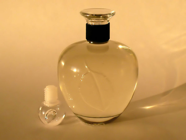 bottle,oil,perfume