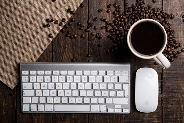keyboard,coffee,mouse,apple,mac,mighty,technology,drink,beans,desk,wood
