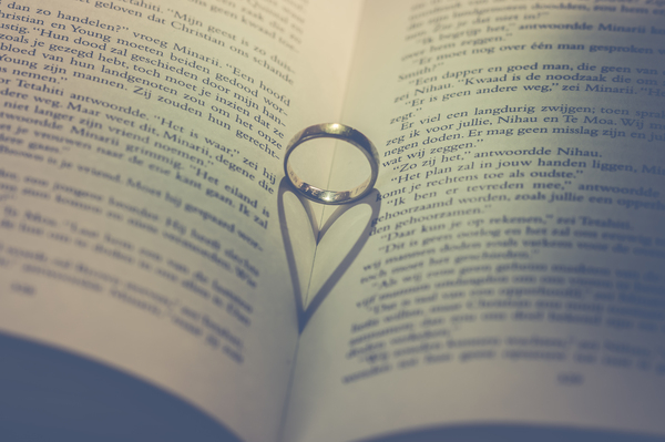 Valentine&#x27;s Day,ring,book,reflection,shadow,HD wallpaper,shiny,silver,gold,valentine