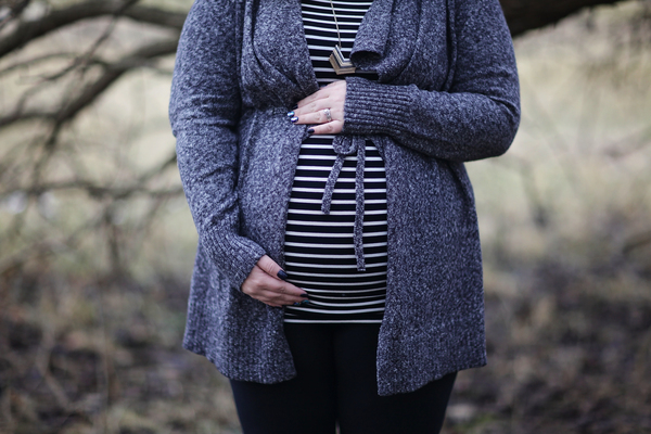 belly,blurred background,body,expecting,fashion,female,motherhood,outdoors,outside,person,pregnancy,pregnant,sweater,wear,woman,Free Stock Photo