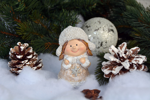 cc0,c2,christmas,girl,advent,snow ball,figure,pine cones,white,cap,winter coat,satisfied,satisfaction,smile,holly,free photos,royalty free