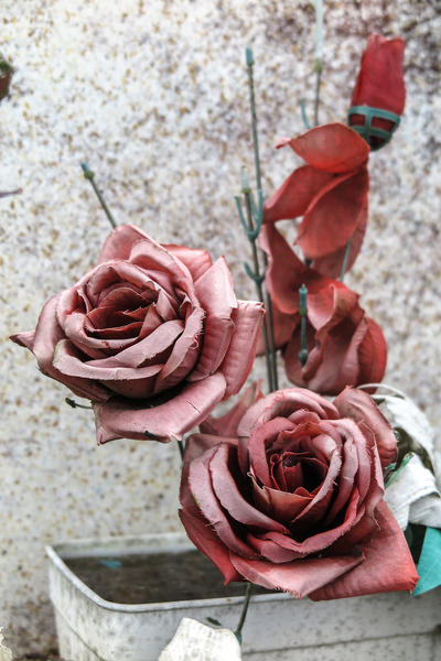 red,weathered,artificial,bleached,blooms,blossoms,fabric,faded,fake,flowers,petals,roses