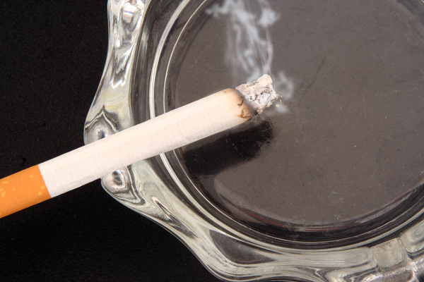 cigarette,cigar,smoke,ash,tray,butt,filter,paper,burn,fire,health,lungs,cancer,lung,breath,inhale,tobacco,glass