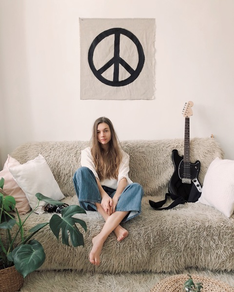 adult,casual,cute,facial expression,furniture,girl,guitar,hippie,home interior,indoors,lady,leisure,lifestyle,model,modern home,monstera,peace,peace sign,person,photoshoot,pillows,plants,pose,relaxation,room,seat,sit,sofa,wear,woman,young,Free Stock Photo
