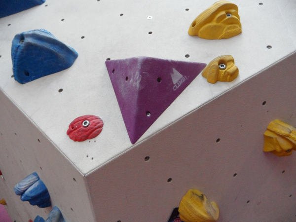 cc0,c1,bouldering,climbing wall,climb,color,colorful,handles,overhanging,block,cube,away,route,sport,training,hobby,leisure,train,artificial,overhang,free photos,royalty free