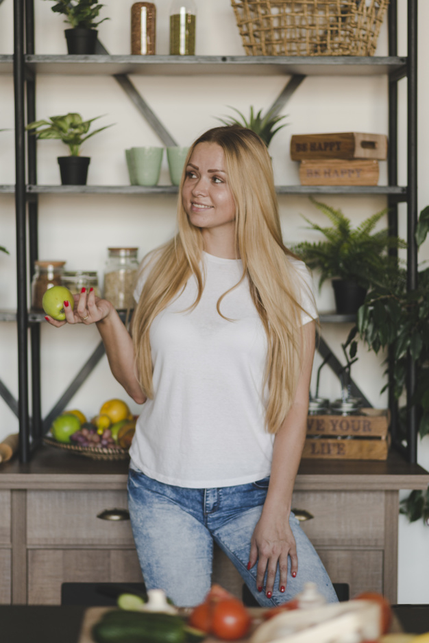 people,house,hand,green,kitchen,hair,home,beauty,fruit,smile,happy,apple,person,organic,vegetable,tomato,shelf,jeans,female,young
