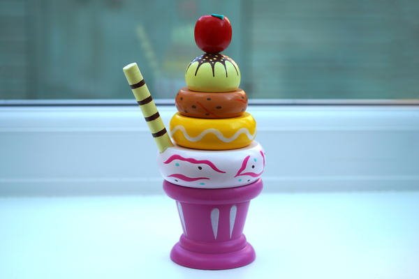 toy,sundae,reflection,ice cream,focus,figure,dairy product,close-up,blur