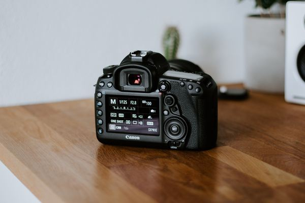 camera,photographer,photography,creativity,white,flatlay,girl,woman,female,camera,settings,camera body,canon,screen,viewfinder,button,tech,gear,kit,5d,canon camera,free pictures