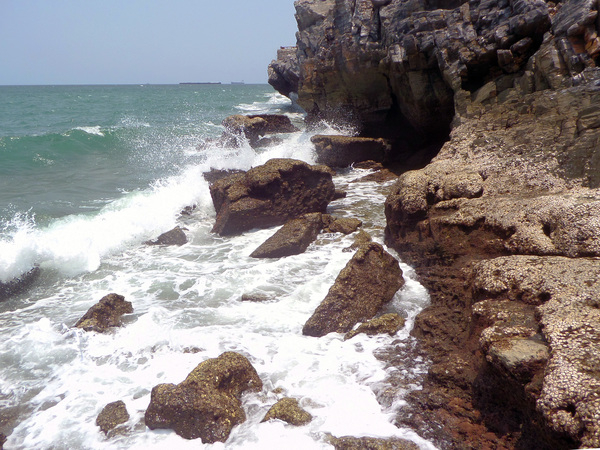 sea,seaside,waves,rocks,rocky,sichang,thai,thailand,gulf,island,coast,coastal,erosion,powerful,surf,cave,rocky,shore,shoreline