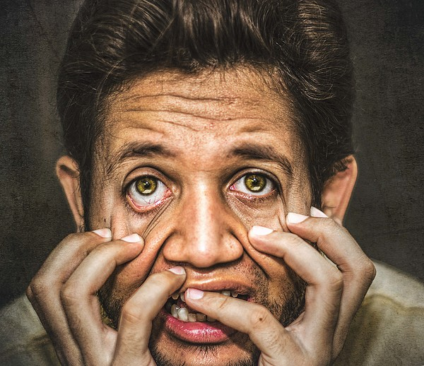 frantic,eyes,sharp eyes,portrait,boy,scare,scary,sparkling eyes,man,scared,frustrated,hdr,hands