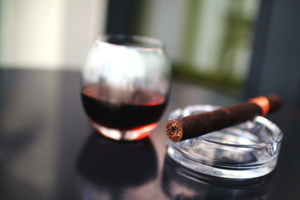 cigar,smoking,ashtray,wine,glass