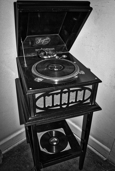 cc0,c1,gramophone,record player,old,historic,vintage,vinyl,record,player,retro,turntable,musical,equipment,stylus,groove,album,free photos,royalty free