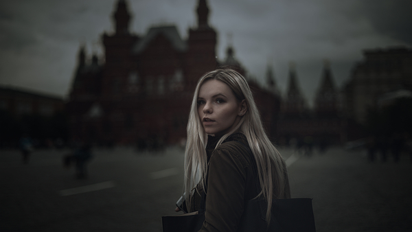 cc0,c3,girl,red square,dark,books,the kremlin,moscow,style,russia,winter,dome,city,roof,center,fashion,fear,free photos,royalty free