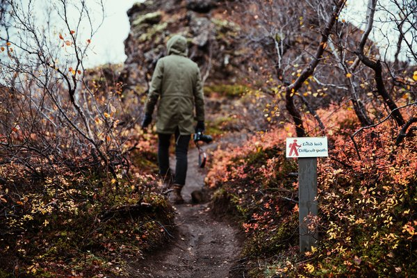  walk,hike,green,hills,person,cliffs,icel, photographer