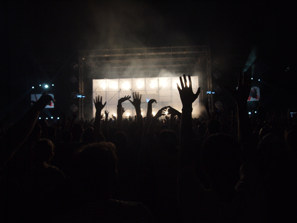 cc0,c2,concert,crowd,dance,music,performance,audience,party,rock,people,entertainment,nightlife,silhouette,event,fun,festival,light,celebration,club,night,sound,disco,stage,band,pop,show,live,group,musician,fan,youth,popular,discotheque,dj,free photos,royalty free