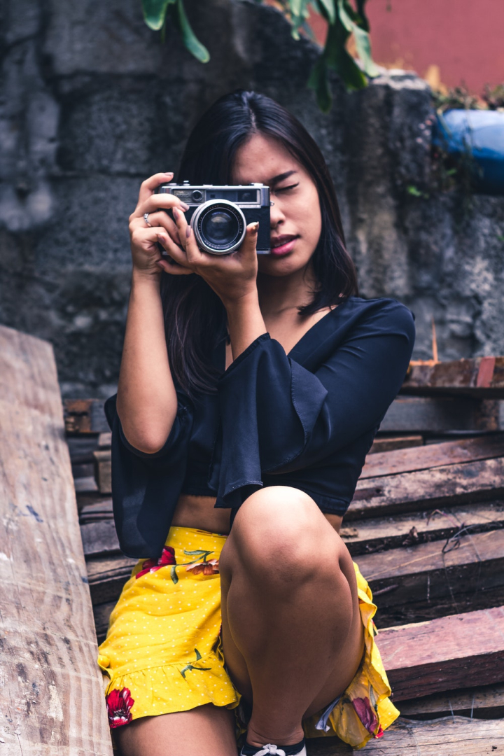 A Beautiful Girl with DSLR Camera in Pose - PixaHive