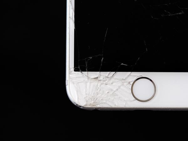 apple,apple device,black,black-and-white,broke,broken,broken glass,camera,cellphone,close-up,device,iphone,mobile,mobile phone,problem,smartphone,technology,touchscreen,Free Stock Photo
