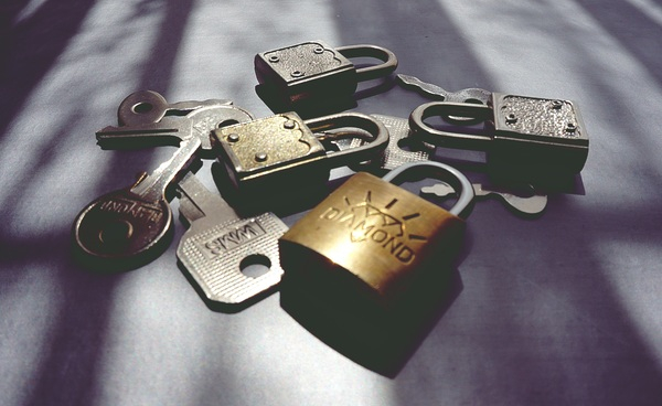 keys,lock,padlock,security,locked,shadow,old,vintage,secure