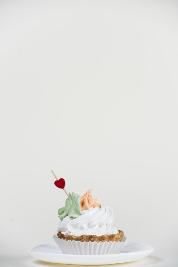 background,food,heart,love,light,table,red,red background,space,color,valentines day,white background,holiday,cupcake,event,white,shape,colorful background,desk,food background