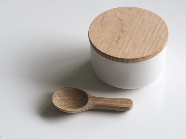 white,bowl,lid,wood,spoon,kitchen,minimal,white,brown