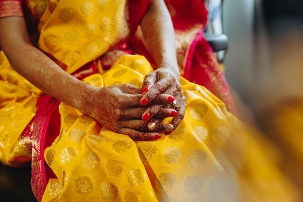 Close-up of hindu bride's hands covered with henna tattoos - Nohat - Free  for designer