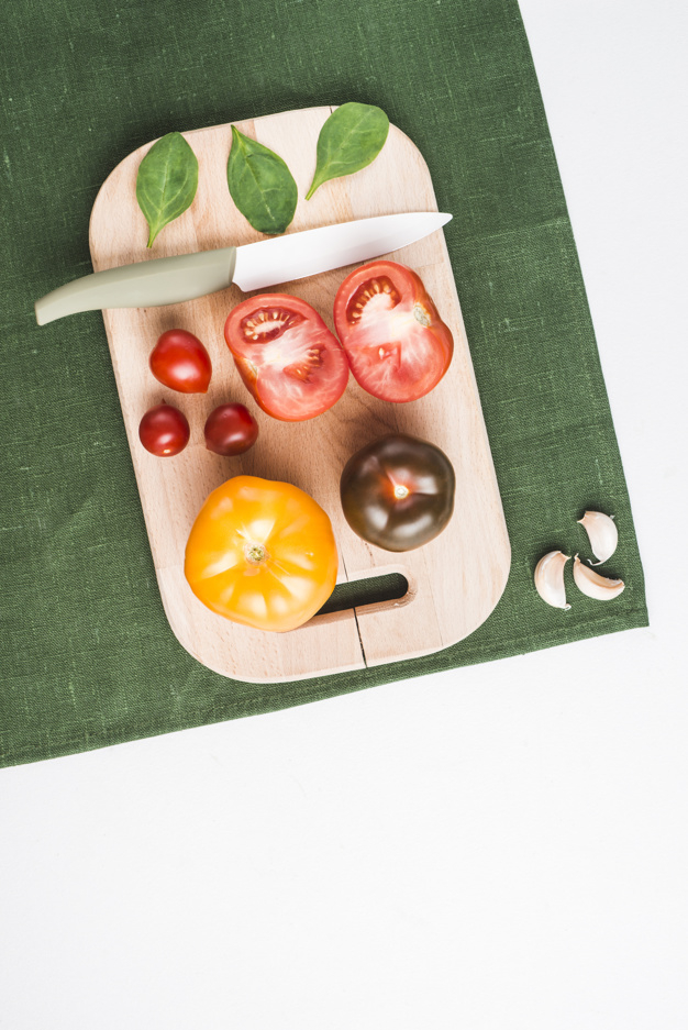 food,leaves,white,board,organic,natural,agriculture,healthy,vegetable,clean,life,studio,wooden,tomato,diet,nutrition,knife,fresh,herb,garlic
