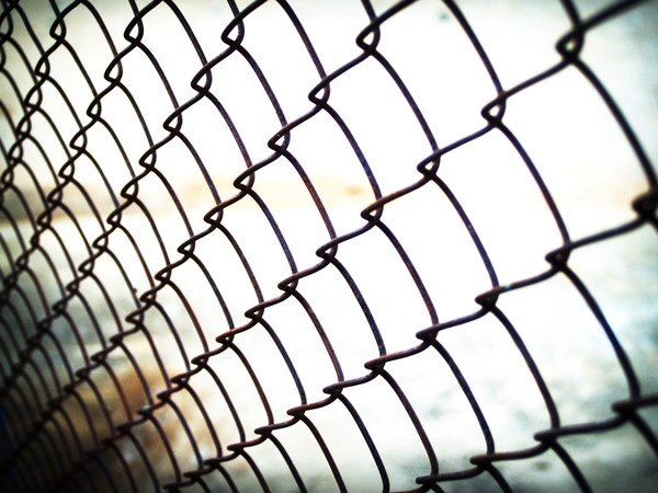 steel,rusty,metal,focus,fence,depth of field,close-up,chain link fence,blur