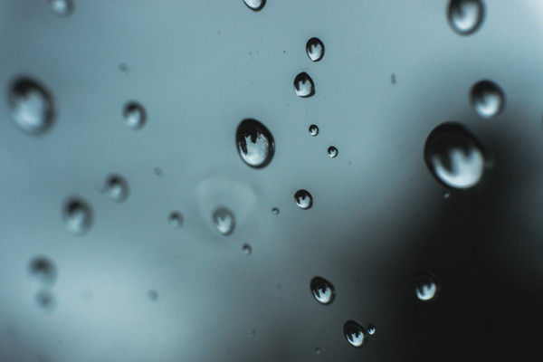 wet,waterdrops,water,reflection,raindrops,rain,purity,pure,macro,liquid,glass window,droplets,drop of water,dew,close-up,clear