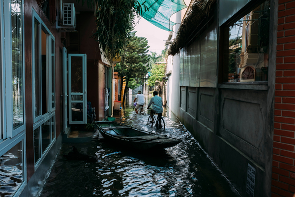 street,flood,bike,boat,fishing,village,town,vietnam,free photos