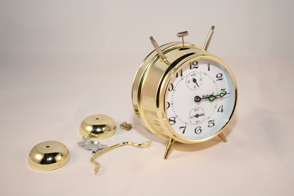 timer,timepiece,time,shiny,seconds,numbers,minutes,instrument,hours,gold,close-up,clock,classic,analogue,alarm clock,alarm