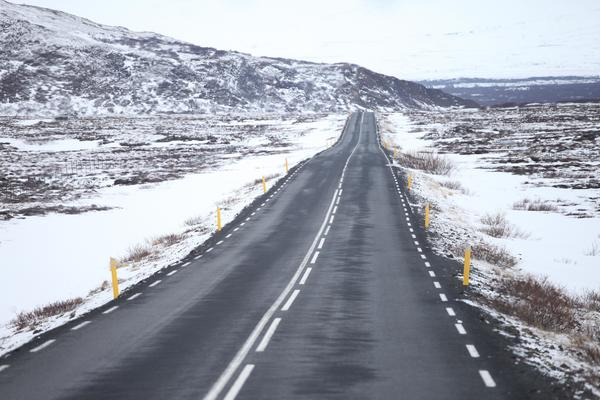 iceland2015,iceland,road,winter,snow,ice,car,cars,travel,danger