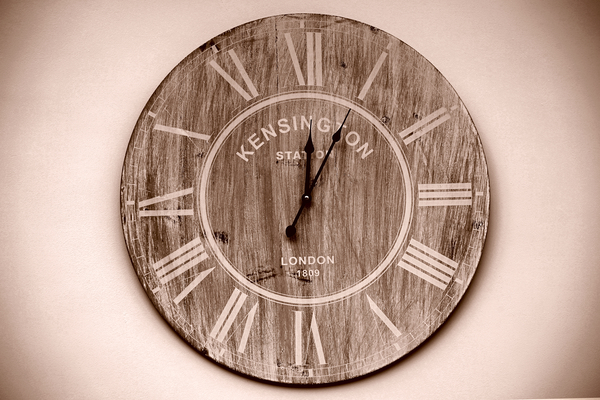 wood,wall clock,time,sepia,clock