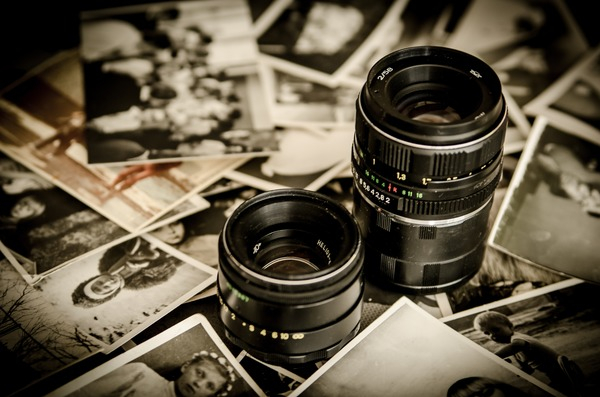 camera,lens,slr,photographs,pictures,images,people,old,vintage,black and white,memories