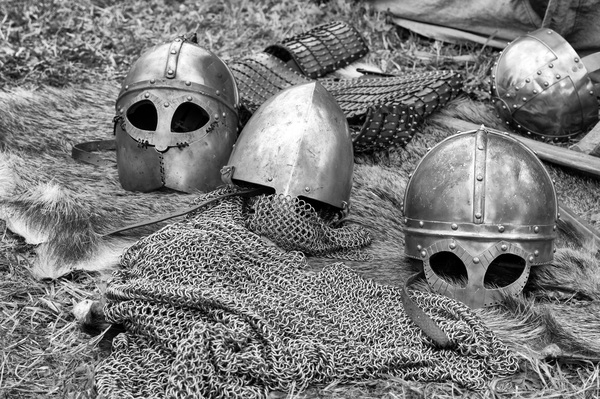 ancient,armor,black-and-white,chivalry,combat,costume,craft,era,helmet,historical,history,knight&#39;s armour,mask,metal,military,protection,soldier,steel,uniforms,vintage,weapon,wear,Free Stock Photo