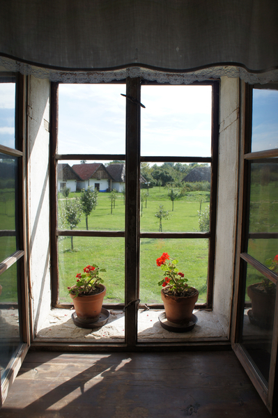 cc0,c1,window,summer,geraniums,pots,garden,free photos,royalty free