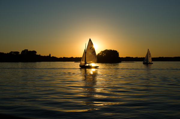 sunset,dawn,sailboats,water,sea,sky