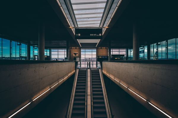 urban,building,city,achtergronden,wallpaper,amazing wallpaper,travel,forest,rock,airport,escalator,building,architecture,station,stair,staircase,interior,every day,lifestyle,light,public transport