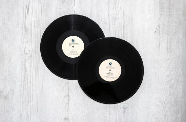 vinyl,record,album,music,round,minimal,table,wood,retro,vintage