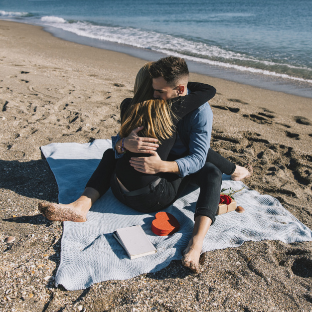 Free Embracing Affectionate Couple On Beach Nohat Cc