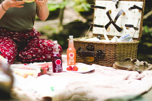 book,library,reading,group,friend,drink,picnic,food,lunch,izze,drink,picnic,lunch,basket,strawberry,summer,woman,fruit,healthy,outdoors,park,free images