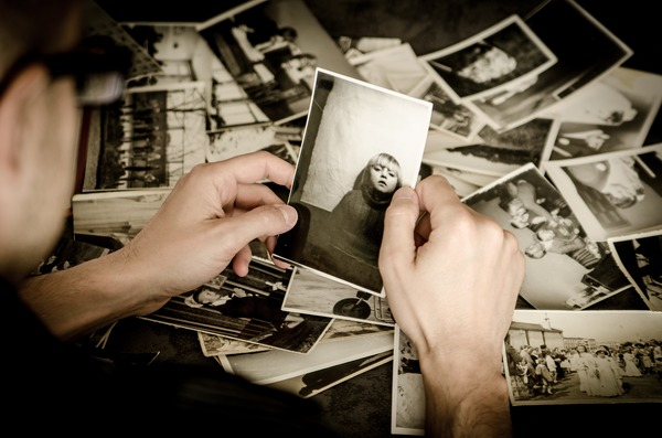 pictures,photographs,old,vintage,people,hands,black and white,memories