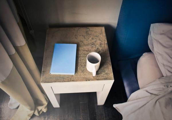 coffee,blue,notepad,bed,table,hotel,room,bedroom