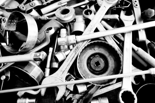 monochrome,tools,silver,stainless steel,metallic,steel,metal,shiny,wrench,spanner,nuts,bolts,parts,cog