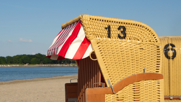 cc0,c1,beach,beach chair,sand,clubs,wind protection,holiday,sea,sand beach,relaxation,relax,baltic sea,nature,wind,rest,travel,closed,leisure,recovery,free photos,royalty free