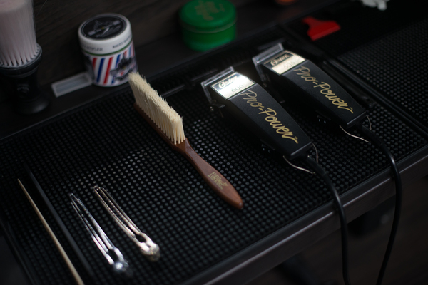 barbershop,brush,close-up,display,electronics,equipment,indoors,razor,technology
